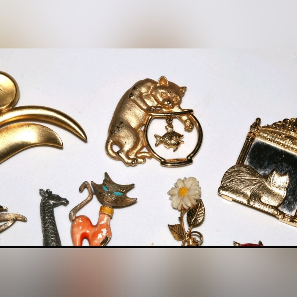 Vintage brooch lot estate fashion jewelry cat daisy ladybug giraffe. JJ Jonette - Picture 3 of 6